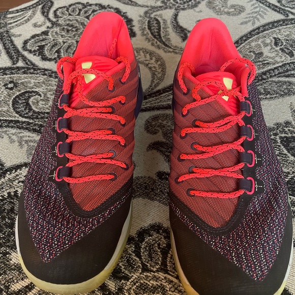 Steph Curry low basketball shoes - Picture 6 of 7